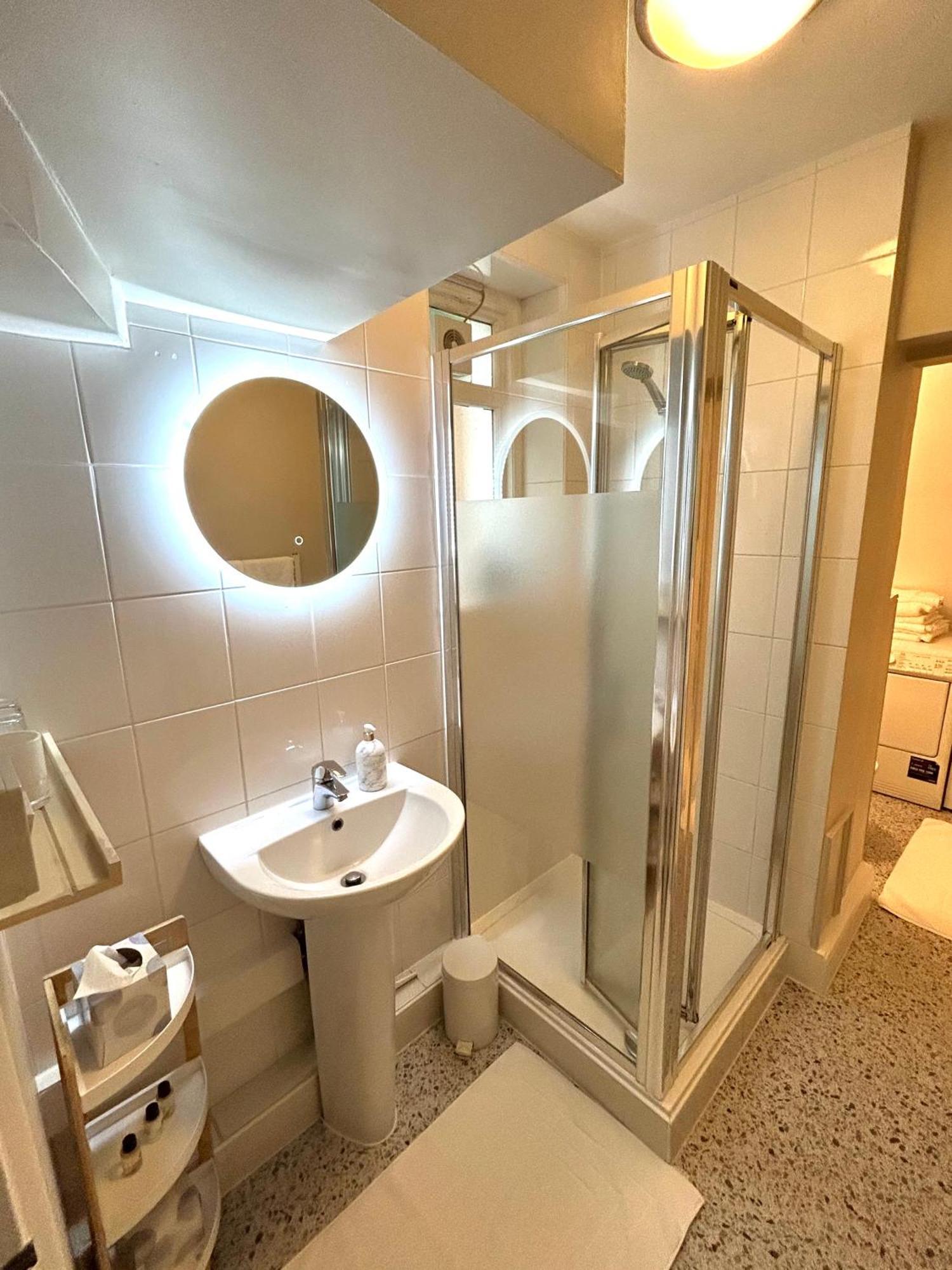 Spacious Comfortable Flat With Free Parking In East Finchley, Muswell Hill & Close To Alexandra Palace ลอนดอน ภายนอก รูปภาพ