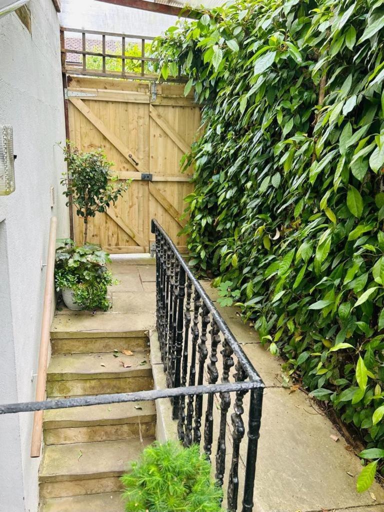 Spacious Comfortable Flat With Free Parking In East Finchley, Muswell Hill & Close To Alexandra Palace ลอนดอน ภายนอก รูปภาพ