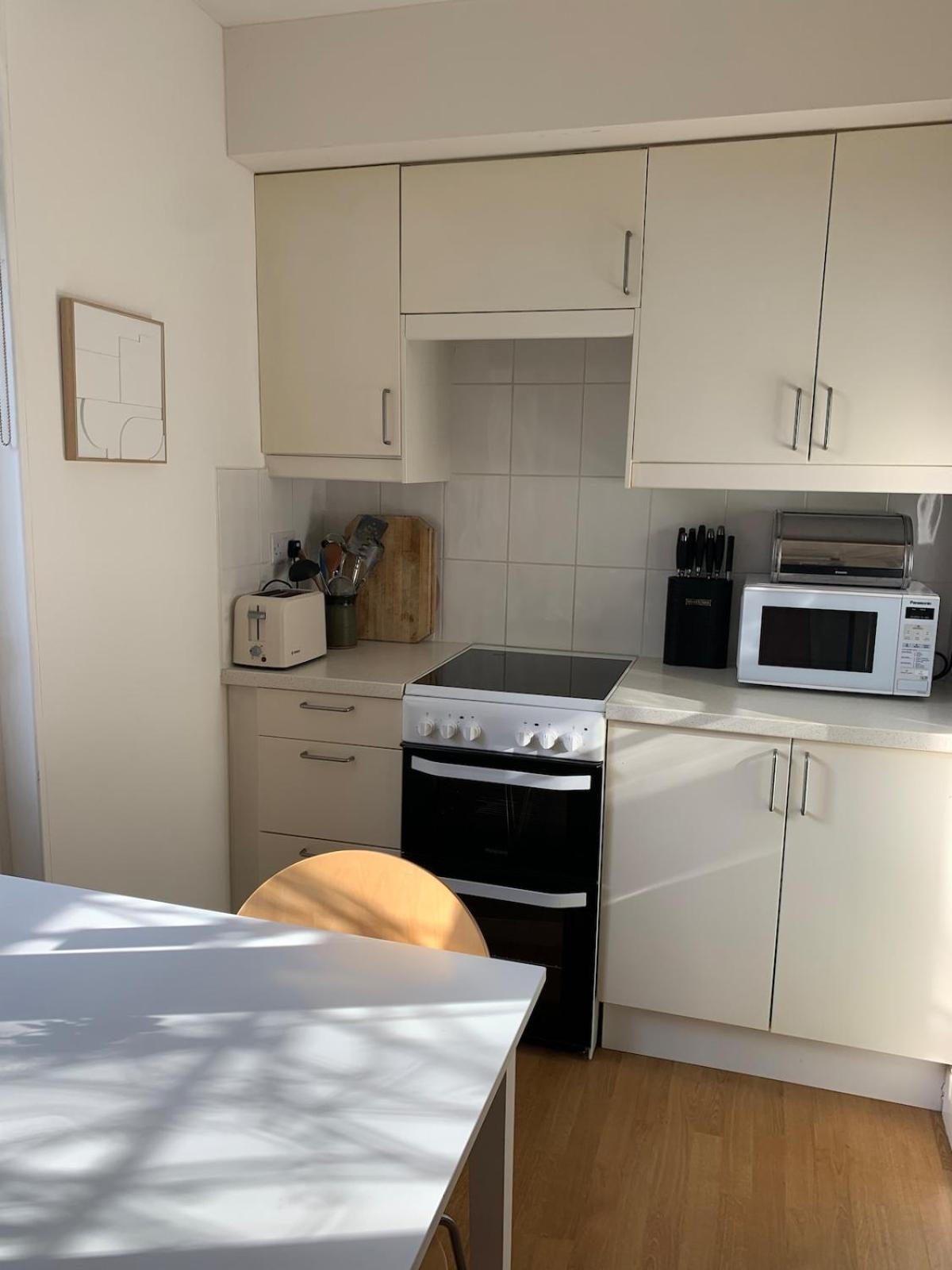 Spacious Comfortable Flat With Free Parking In East Finchley, Muswell Hill & Close To Alexandra Palace ลอนดอน ภายนอก รูปภาพ
